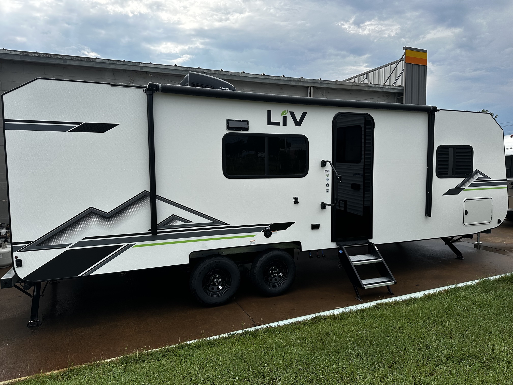 IMG 6465 50 2 LIV RV Trailers