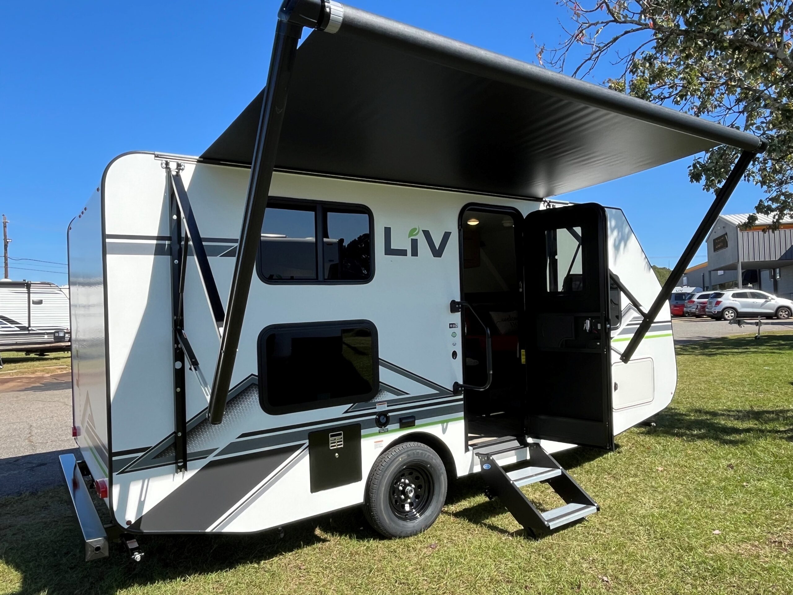 4 19BHS 2 scaled LIV 19BHD Trailer 4_19BHS