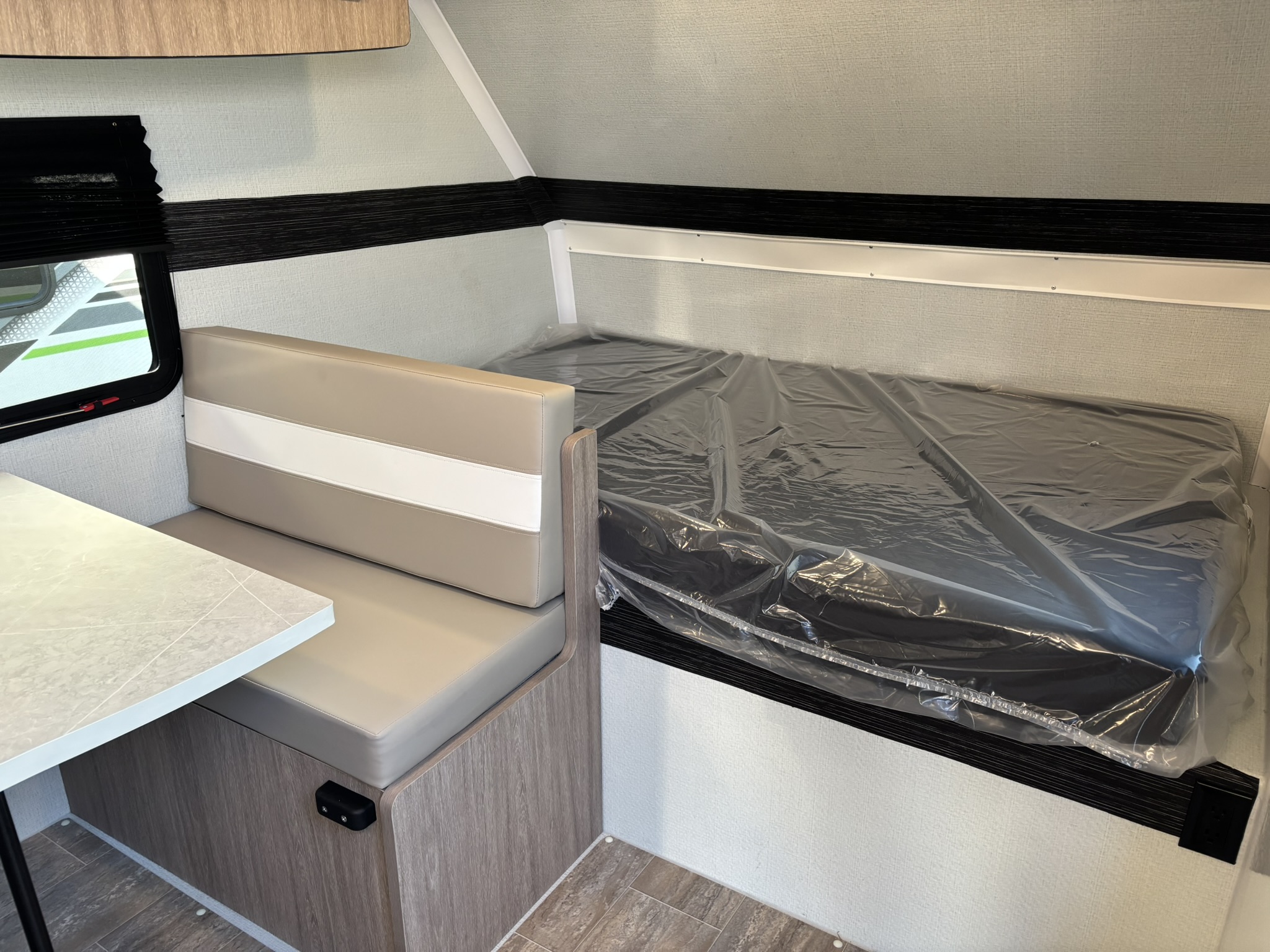 IMG 1083 1 LIV 19BHD Trailer IMG_1083