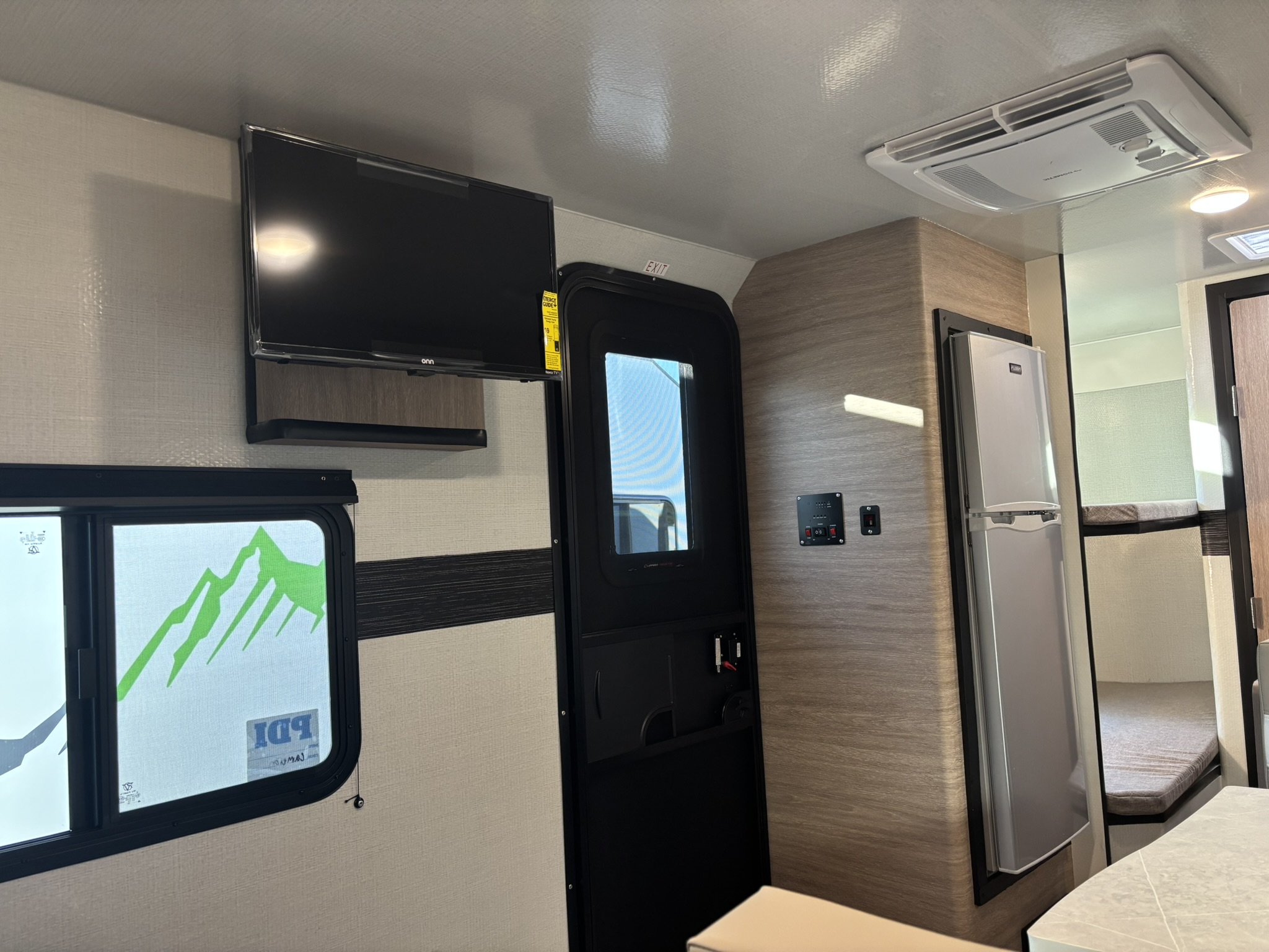 IMG 1085 1 LIV 19BHD Trailer IMG_1085