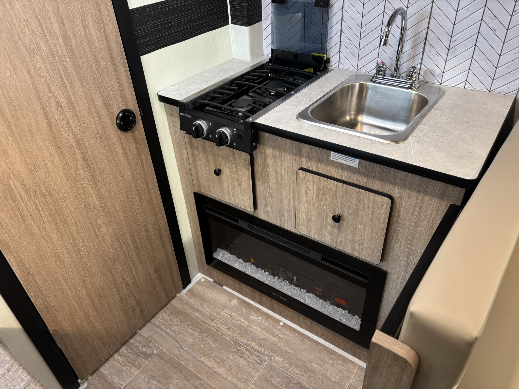 IMG 1087 1 LIV 19BHD Trailer IMG_1087