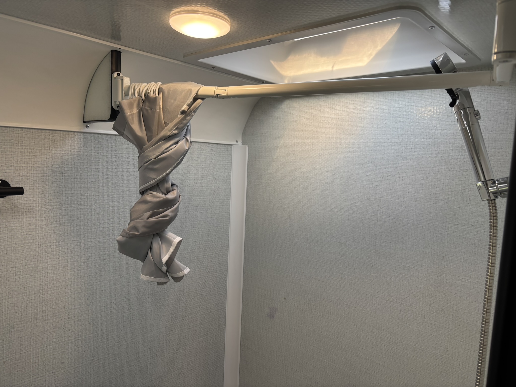 IMG 1094 LIV 19BHD Trailer IMG_1094